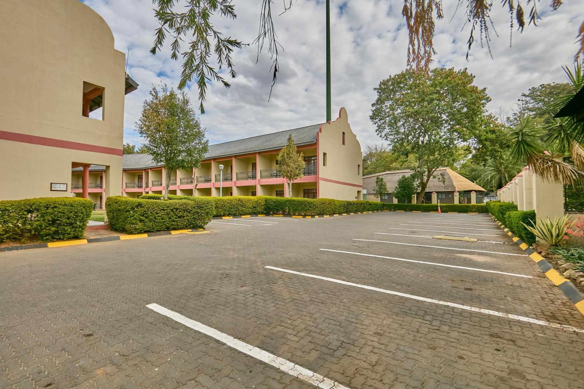 Cresta Marang Gardens Hotel Francistown Exterior foto