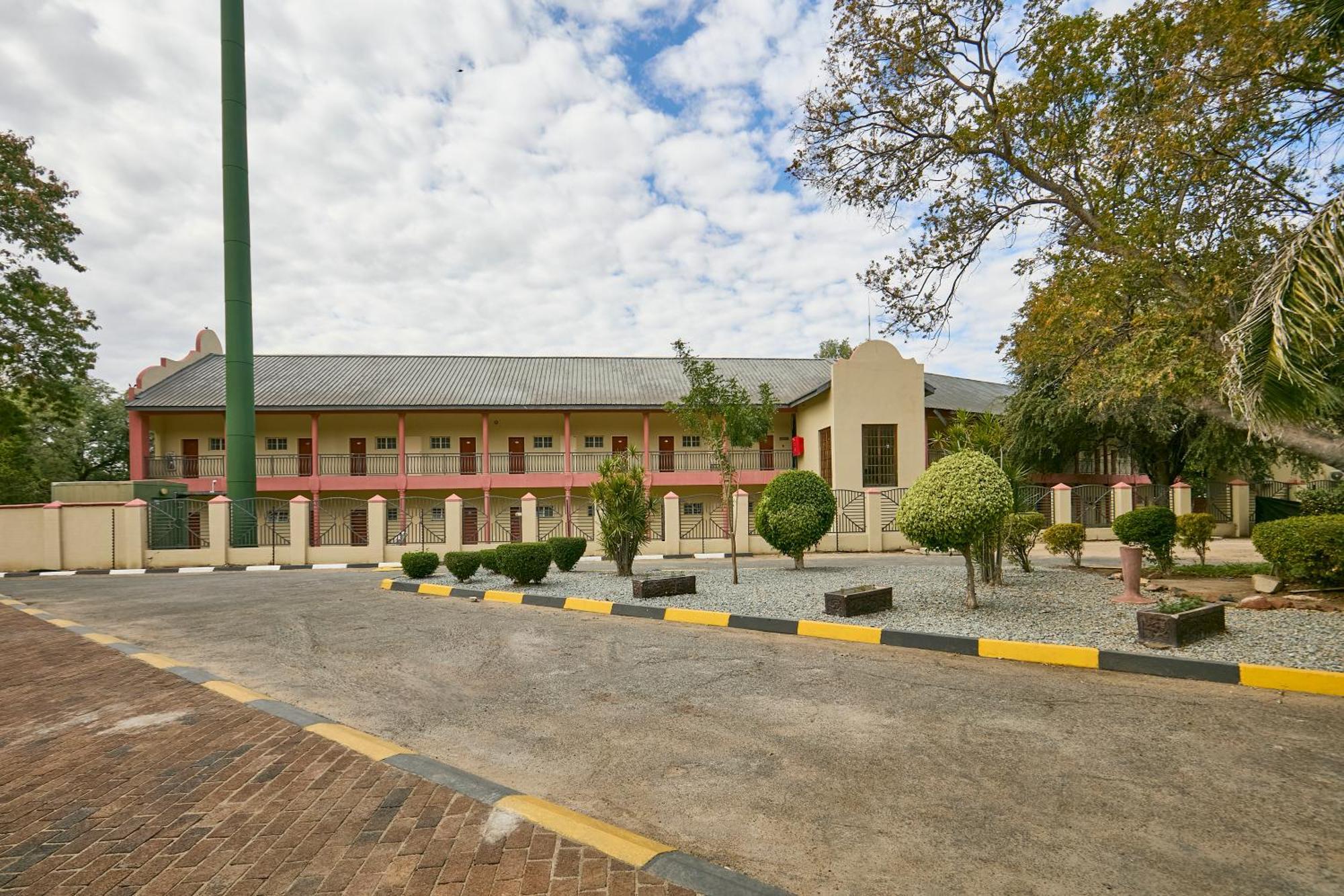 Cresta Marang Gardens Hotel Francistown Exterior foto